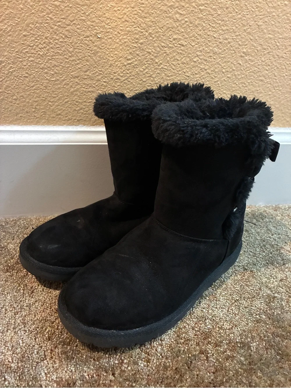 Black Plush Lined Women's Winter Boots - Cozy Slip-On Style